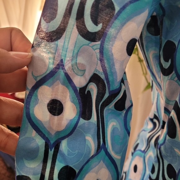 EUC Ann Taylor loft Sheer Print cool Monochromatic Blue Top size 6 Maximalist - Picture 7 of 8